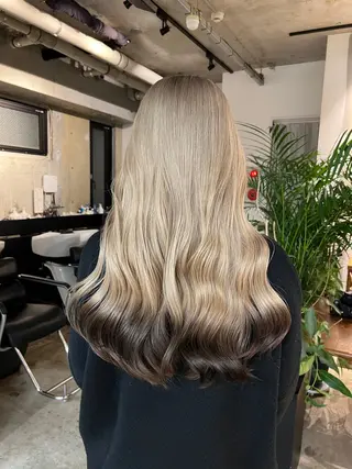 カラー ウルフとデザイン カラーの神のヘアスタイル