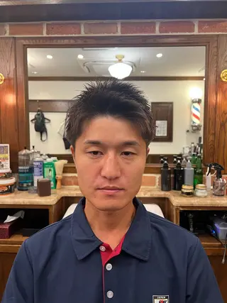 ショート ヒロ銀座バーバーショップ丸の内所属・秋山 琳太のヘアスタイル