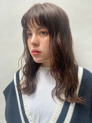 セミロング パーマ ✨透明感カラー✨ 🦖佐々木未来🦕のヘアスタイル