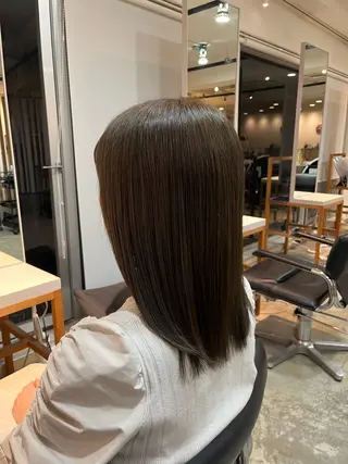 セミロング カラー 栗林 惟のヘアスタイル