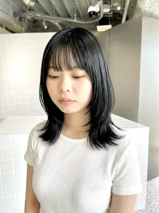 ミディアム カラー イサミ カズヒロのヘアスタイル