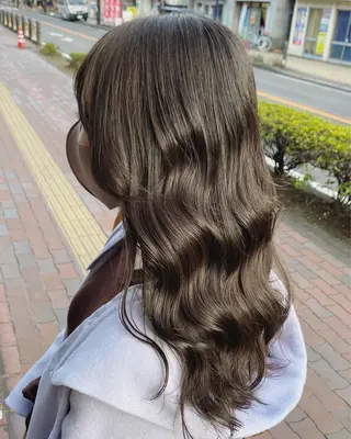 ロング カラー 西山 夢月のヘアスタイル