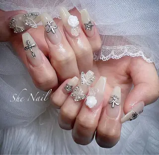 ネイル She   Nail所属・ISA_ BELLAのネイルデザイン