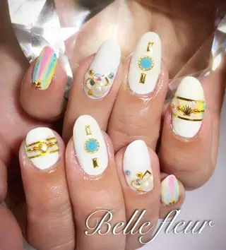 ミディアム ネイル Belle fleurのネイルデザイン