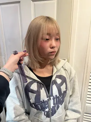 ミディアム カラー HOMIE TOKYO所属・sora / 渋谷 / ハイトーンのヘアスタイル