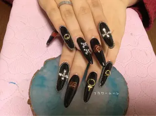 ネイル フラワー ムーンのネイルデザイン