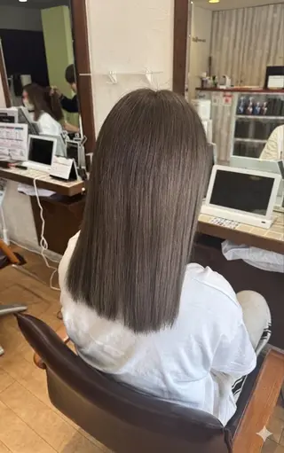 カラー 透明感カラー特化若山 結愛のヘアスタイル