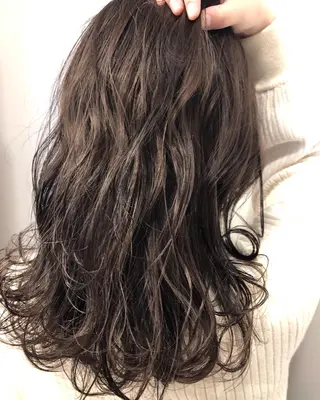 セミロング カラー 岡田 拓也のヘアスタイル