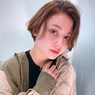 ショート カラー 岡野 静華のヘアスタイル