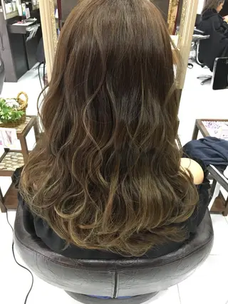 ロング カラー トップスタイリスト 小澤純一のヘアスタイル