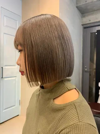 ミディアム 長尾菜々美🐰 ／ハイトーンカラーのヘアスタイル