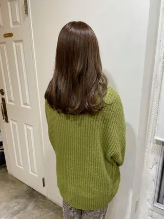 ミディアム カラー MIOベージュカラー 柔らかいカラーのヘアスタイル