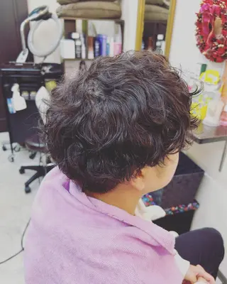 ミディアム パーマ メンズ あるす美容室所属・あるす 美容室のヘアスタイル