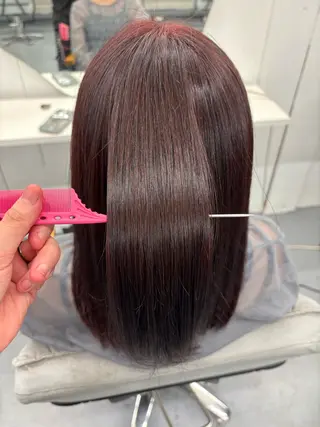 セミロング カラー 腰越 麻奈のヘアスタイル