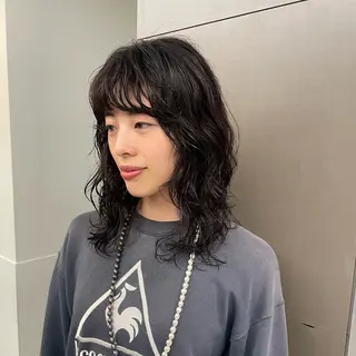 ミディアム パーマ ブリーチ/レイヤー 🌻Mutsumiのヘアスタイル