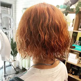 ショート パーマ イヤリングカラー Ai 浅草橋店のヘアスタイル