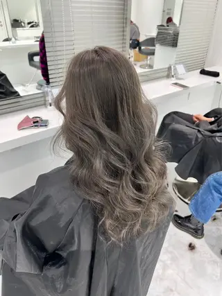 セミロング 透明感くすみカラー 🩶カナタ🩶のヘアスタイル