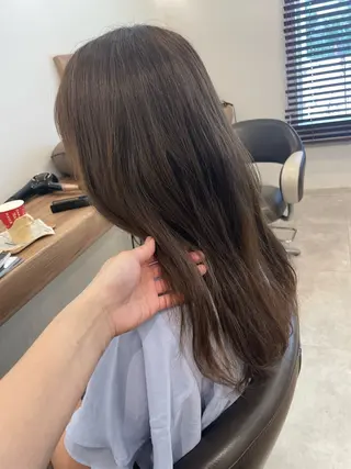 ロング カラー no4ナチュラル戸祭所属・山越 美裕樹のヘアスタイル