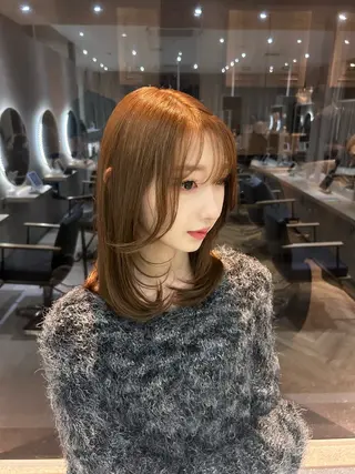 ミディアム ハッシュカット🖤 レイヤー/透けカラーのヘアスタイル