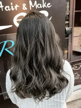 ミディアム Eliss 堀江のヘアスタイル