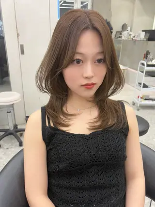 ミディアム カラー ヘアアレンジ fumika🎀 ベージュのヘアスタイル