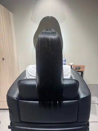 ロング NAVY 橋本心 縮毛矯正のヘアスタイル