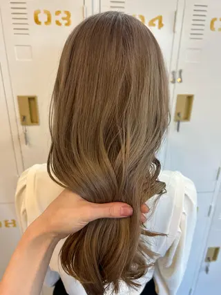 ロング カラー LOMARLIE JURIAのヘアスタイル