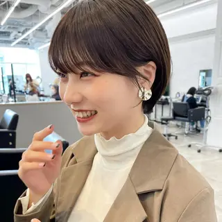 ショート レイヤー/ショート透 明感カラー/西田祐賀のヘアスタイル