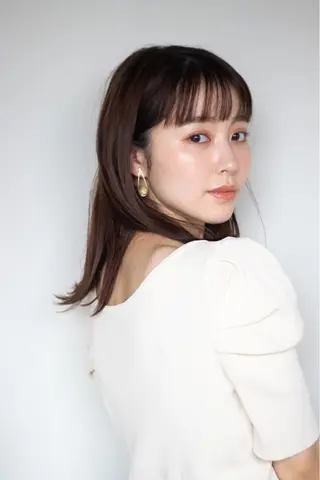 ミディアム カラー THE DAY所属・AKI HASHIMOTOのヘアスタイル