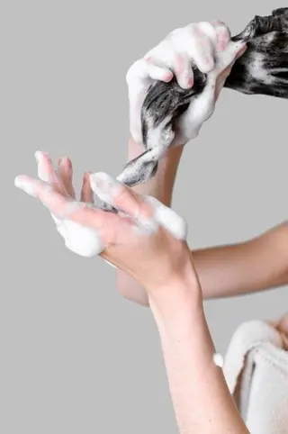 セミロング ヤノ ナオミのヘアスタイル