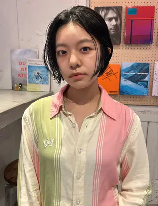 ショート カラー Loom.所属・村上雅人 ナチュラルモードのヘアスタイル