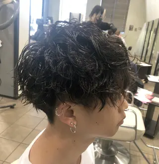 パーマ メンズ メンズ レイヤー ウルフ 弓木啓輔のヘアスタイル