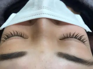 マツエク・マツパ 保子 祐里香のヘアスタイル