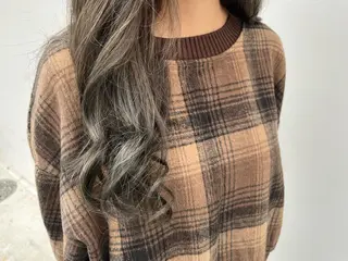 ロング カラー 福本 光のヘアスタイル