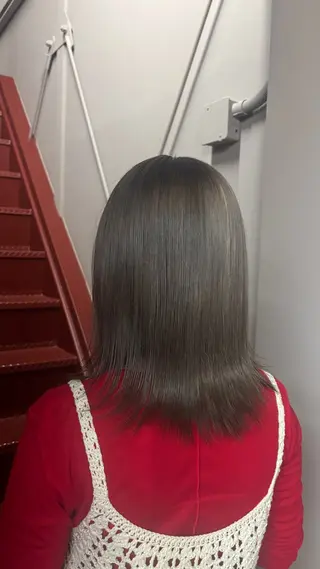 セミロング カラー HIBIKI / ブリーチモデルのヘアスタイル