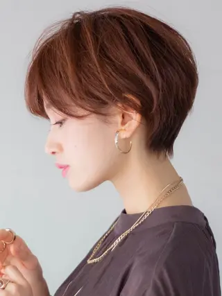 ショート カラー 白岩 君予のヘアスタイル