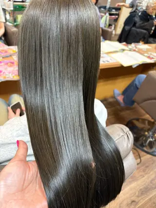 ロング カラー 折田 真優のヘアスタイル