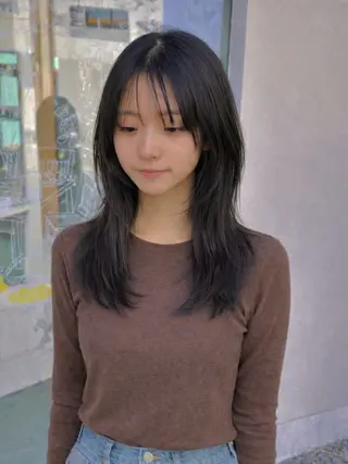 セミロング 伊東 咲織のヘアスタイル