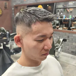 ショート カラー メンズ FourCornersCutShop3/cent栄フェード刈り上げメンズ専門所属・フェード/パーマ☀ 安部佑希のヘアスタイル