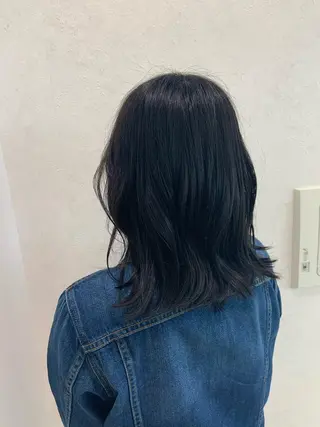 セミロング カラー パーマ ハイトーンカラー🤍 山下 優華のヘアスタイル