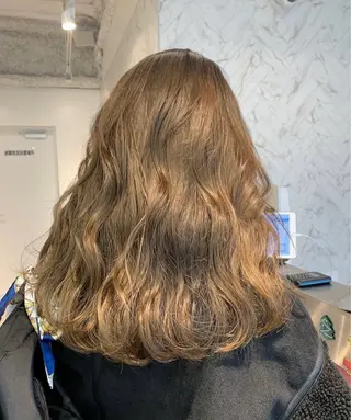 セミロング karin💋海外 バタフライカットのヘアスタイル