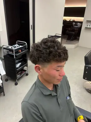 ショート パーマ メンズ RONND   Weg所属・海瑠万／メンズパーマ ／ブリーチ／フェードのヘアスタイル