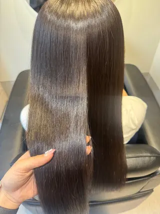 ロング NAVY 橋本心 縮毛矯正のヘアスタイル