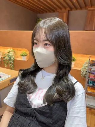 セミロング セルバ所属・HIRORO ブリーチ/ハイトーンのヘアスタイル