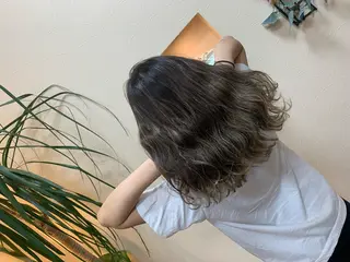 ミディアム 香山 葵のヘアスタイル