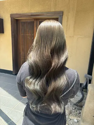 ロング カラー 浦川 麗美のヘアスタイル