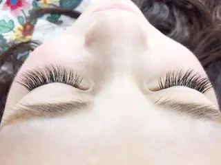 マツエク・マツパ 佐藤 花帆のヘアスタイル