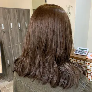 ミディアム カラー 礒谷 夏帆のヘアスタイル