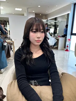 セミロング 推し活/韓国/ブリー チカラーminamiのヘアスタイル