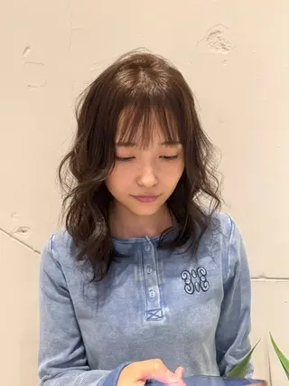 ミディアム カラー casetta .aiのヘアスタイル